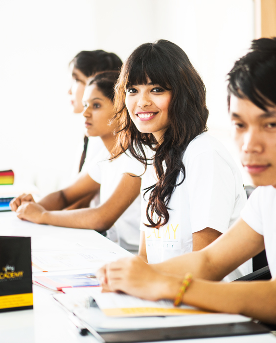 Become-a-Makeup-Professional-in-8-weeks-Play-Academy